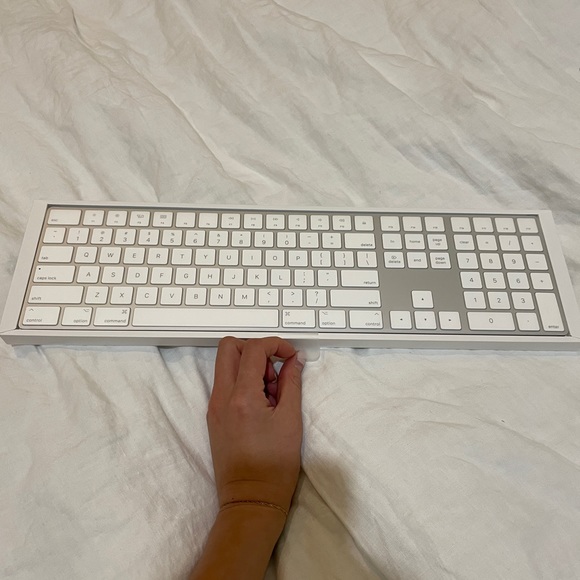Apple Magic Keyboard NWT - Picture 4 of 7